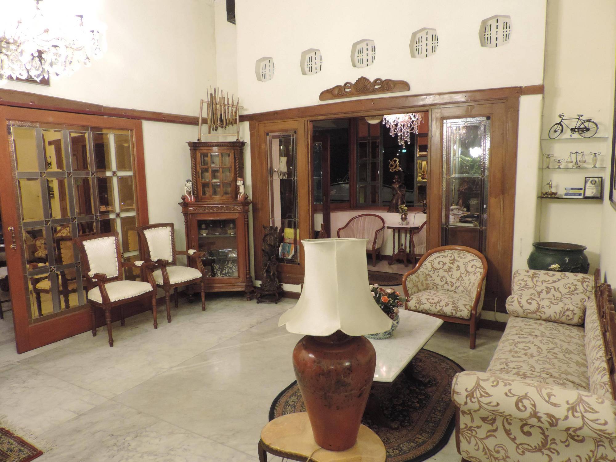 Apartemen Lombok Ethnic *