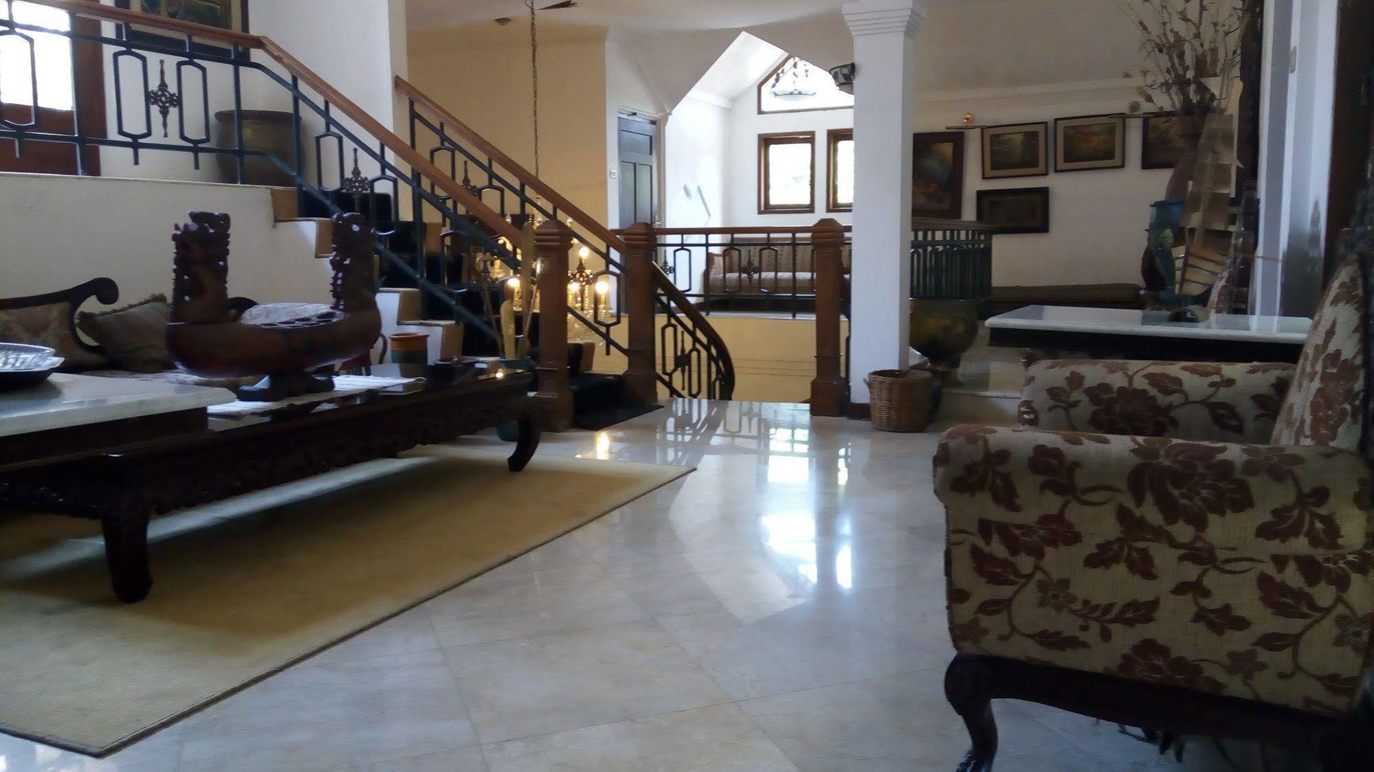 Lombok Ethnic Apartemen *